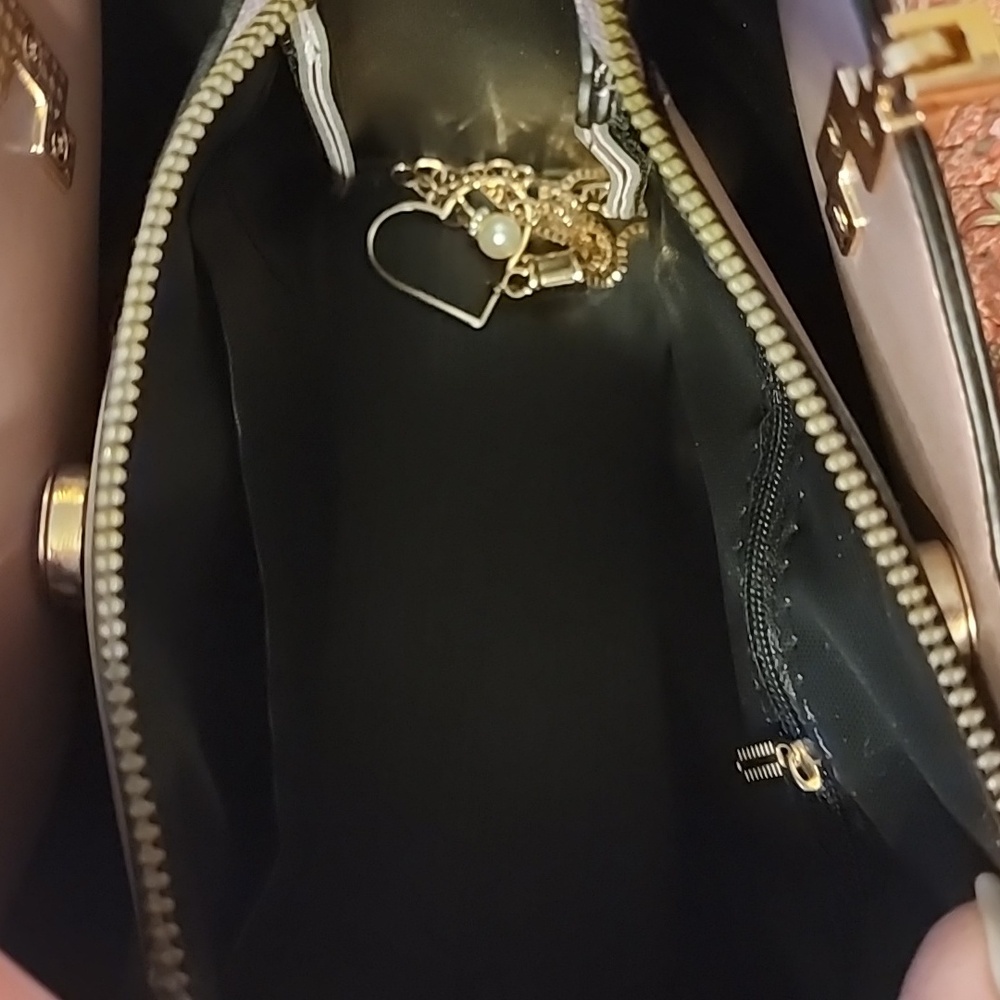 Purse - Picture 6 of 7